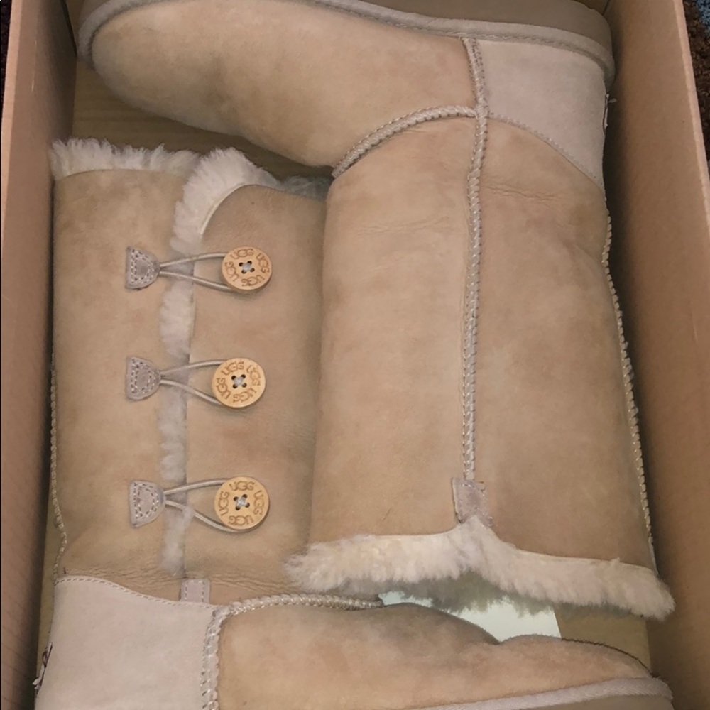 bailey button uggs